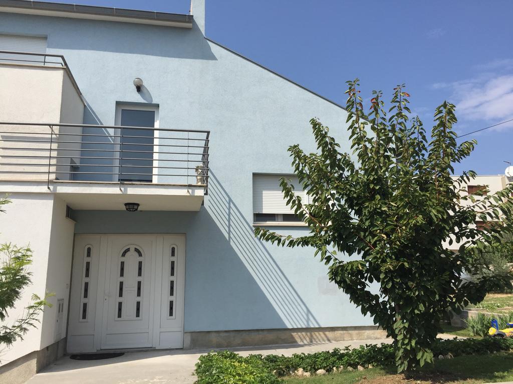 Ana'S Apartments Petrcane Exterior photo